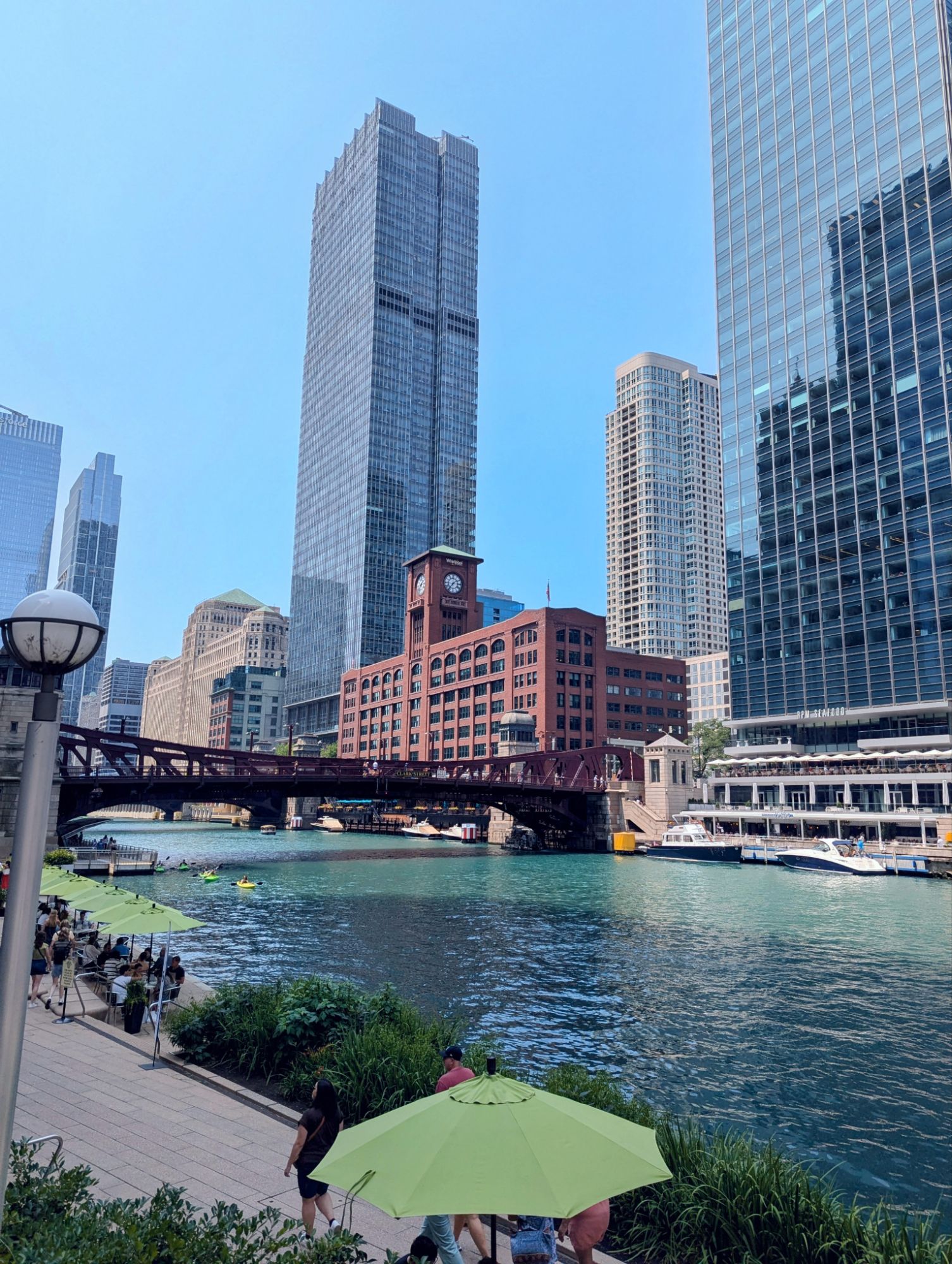 A Spontaneous Day Trip to Chicago’s Vibrant Riverwalk